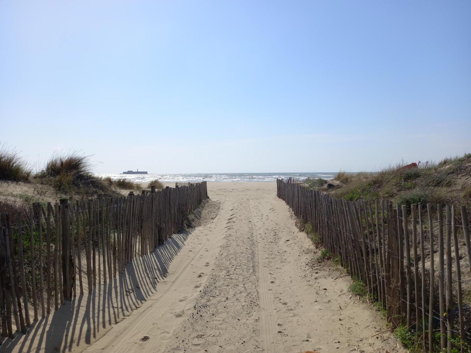 Helios 32, T2 Climatise, Parking, 500M Plage Agde Luaran gambar